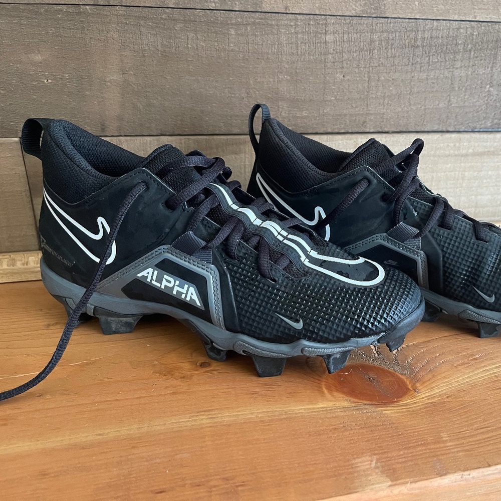 Nike Football Cleats size 6.5Y (big kid)